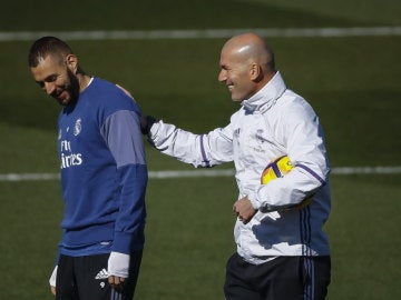 Zidane, junto a Benzema