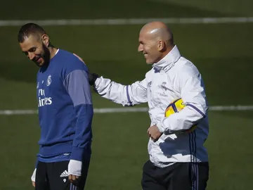 Zidane, junto a Benzema Zidane, junto a Benzema