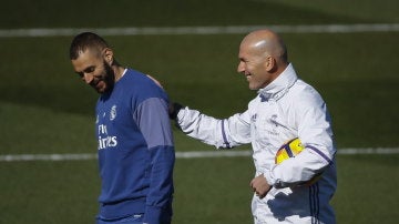 Zidane, junto a Benzema