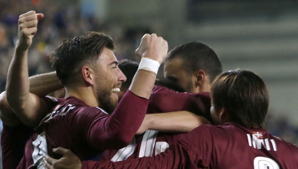 Los jugadores del Eibar celebran uno de los goles contra el Málaga