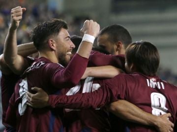 Los jugadores del Eibar celebran uno de los goles contra el Málaga