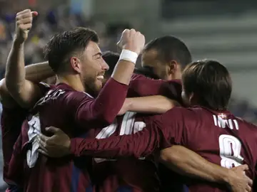 Los jugadores del Eibar celebran uno de los goles contra el Málaga Los jugadores del Eibar celebran uno de los goles contra el Málaga