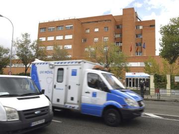 Un médico cumple sanción de dos años por alterar datos clínicos de pacientes, hospital Carlos III de Madrid.