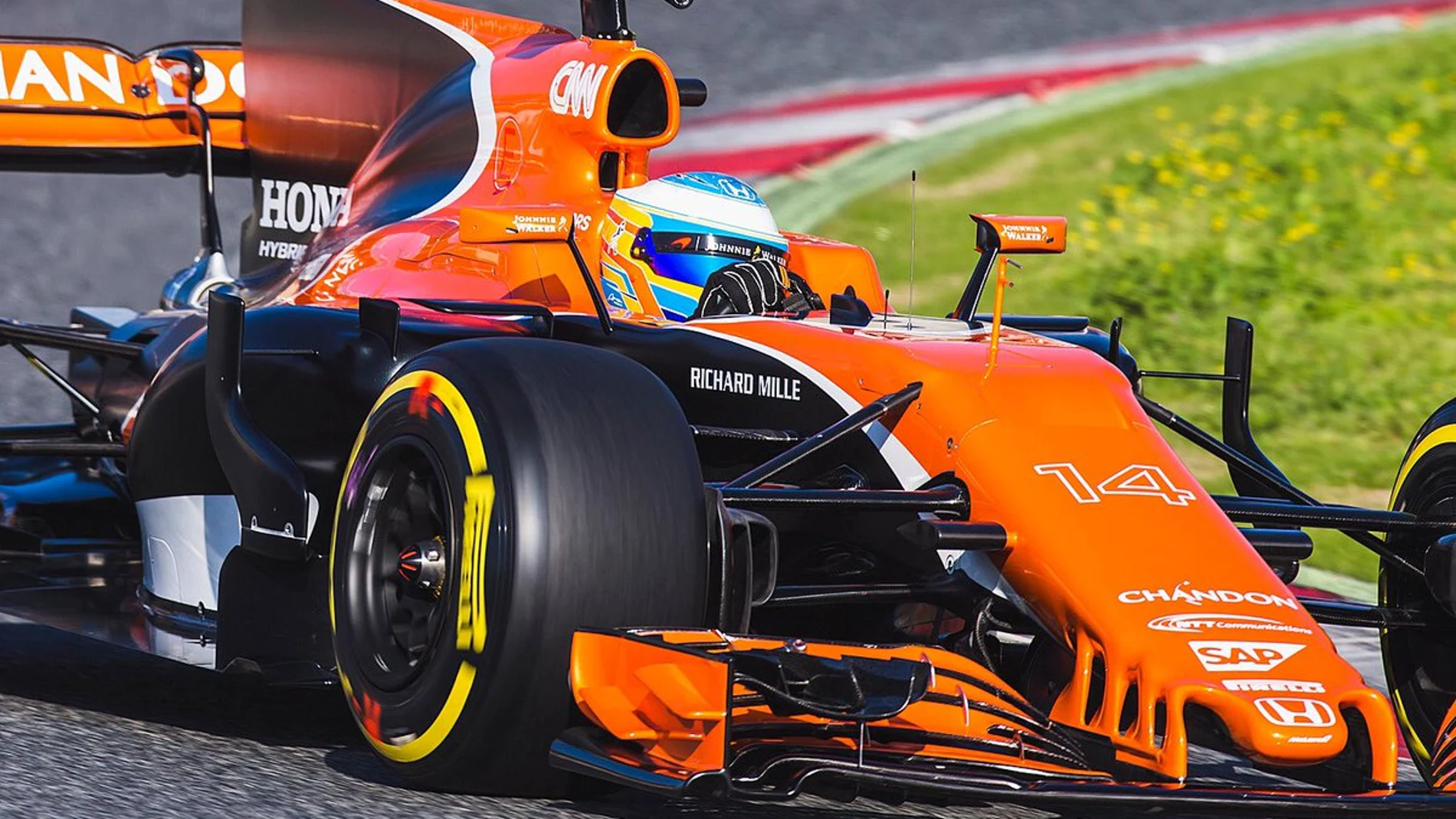 Fernando Alonso, rodando con el McLaren-Honda MCL32 en Montmeló