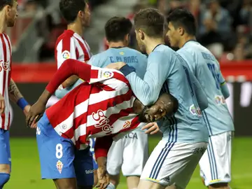 Traoré le mete la cabeza a Fontás Traoré le mete la cabeza a Fontás