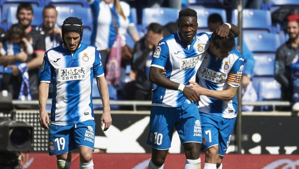 Los jugadores del Espanyol celebran el gol de Caicedo ante Osasuna