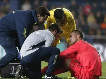 Asenjo, lesionado Asenjo, lesionado