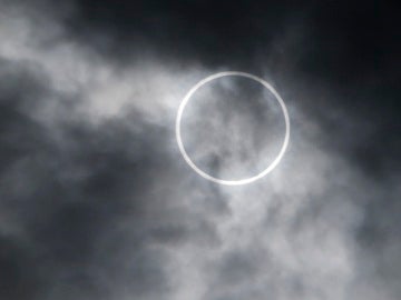 Eclipse solar anular en una imagen de archivo
