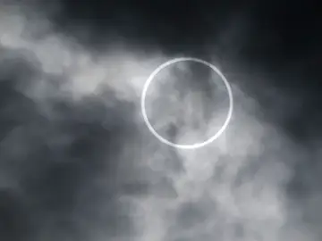 Eclipse solar anular en una imagen de archivo Eclipse solar anular en una imagen de archivo