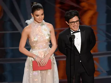 Gael García Bernal y su mensaje político en los Oscar 2017 Gael García Bernal y su mensaje político en los Oscar 2017