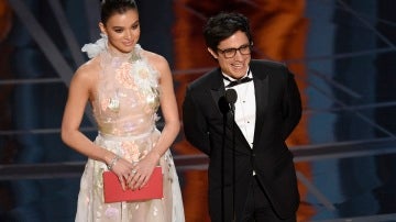 Gael García Bernal y su mensaje político en los Oscar 2017 Gael García Bernal y su mensaje político en los Oscar 2017