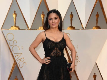 La actriz Salma Hayek posa para los medios