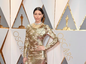 Jessica Biel con un diseño obra de KAUFMANFRANCO Jessica Biel con un diseño obra de KAUFMANFRANCO