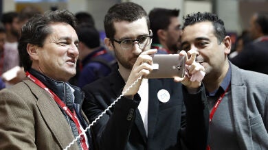 Móviles con pantallas más amplias y baterías más duraderas, entre las novedades en el Mobile World Congress