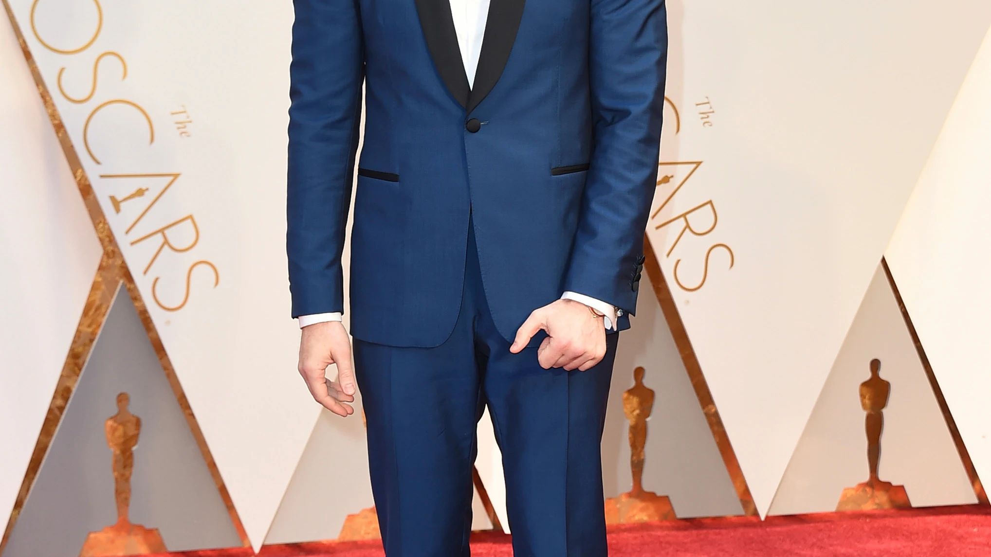 Chris Evans, muy sexy Alfombra roja Premios Oscar 2017