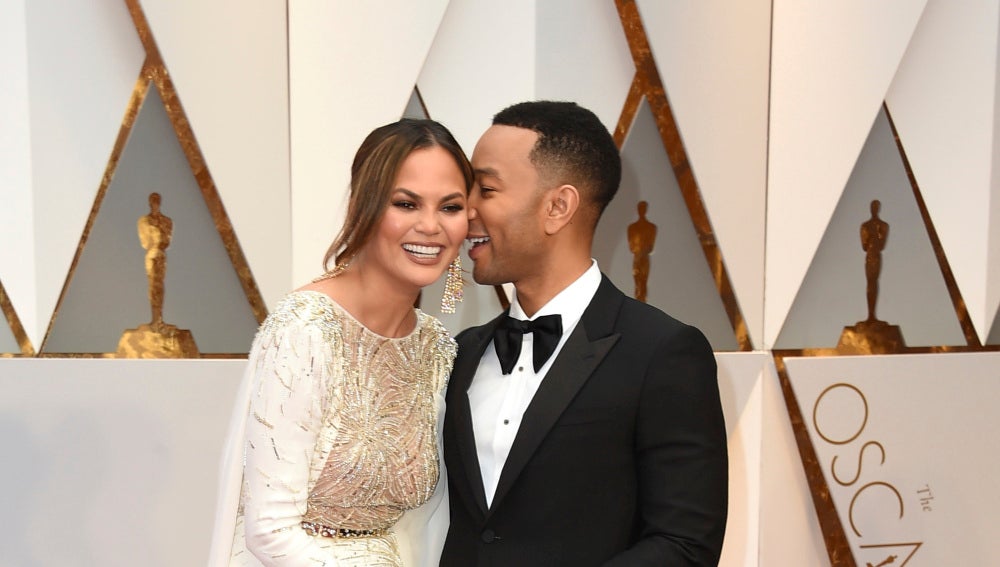 Chrissy Teigen y John Legend han desprendido amor sobre la alfombra roja