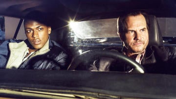 Justin Cornwell y Bill Paxton en la serie 'Training Day'