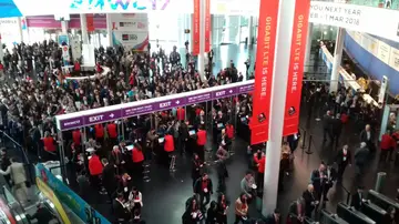 Una multitud espera a entrar en el MWC 2017 Una multitud espera a entrar en el MWC 2017