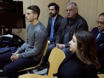 Lucas Hernández y su expareja en el juzgado Lucas Hernández y su expareja en el juzgado