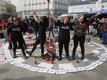 Desde hace casi tres semanas un grupo de mujeres en huelga de hambre acampa en la Puerta del Sol Desde hace casi tres semanas un grupo de mujeres en huelga de hambre acampa en la Puerta del Sol
