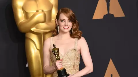 Emma Stone, preciosa con su estatuilla Emma Stone, preciosa con su estatuilla