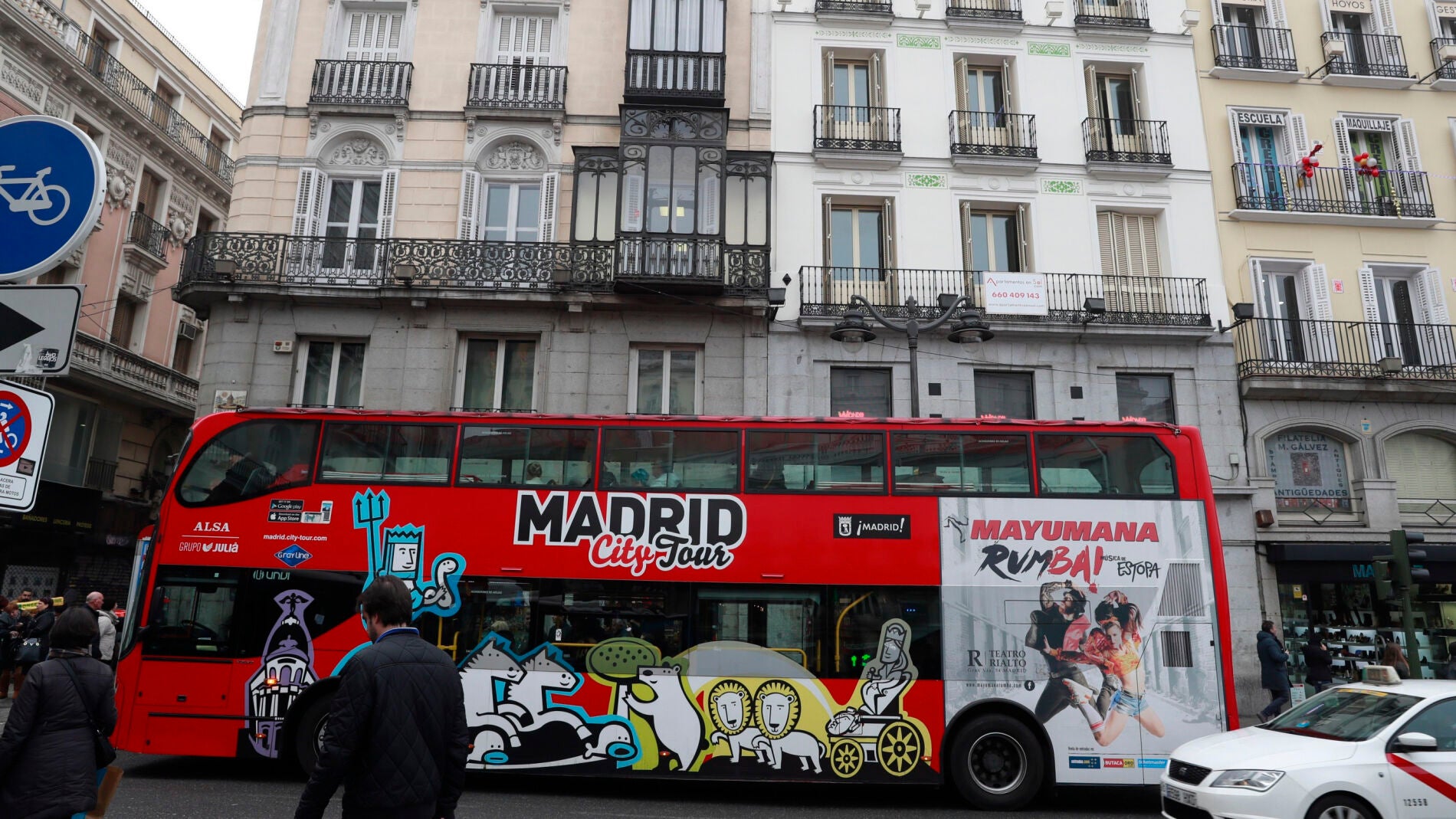 Un autob&uacute;s tur&iacute;stico en el centro de Madrid