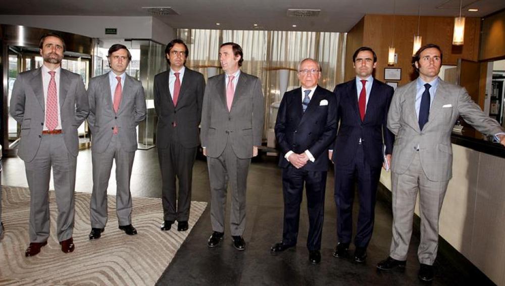 José María Ruiz Mateos, acompañado de seis de sus hijos en 2011