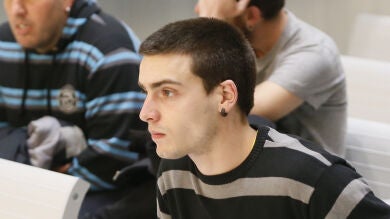 El acusado de defender a ETA a través de Twitter acepta 2 años de prisión
