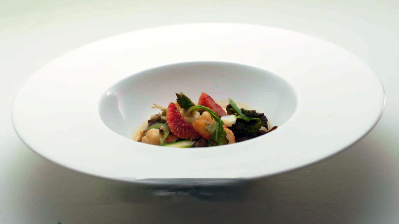 Guiso de angula del norte con espardeñas, ñoras y gambas rojas