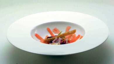 Ensalada de marisco con frutas y dátiles