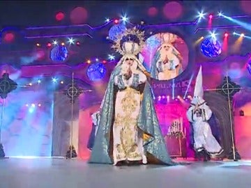 El Carnaval de Las Palmas corona como 'reinona' a Drag Sethlas, vestida como una virgen