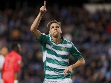 Jonas celebra su gol ante el Málaga