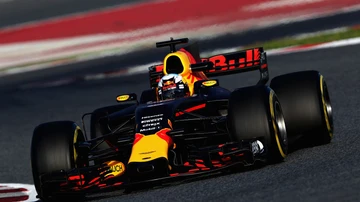 Daniel Ricciardo da sus primeras vueltas en Montmeló