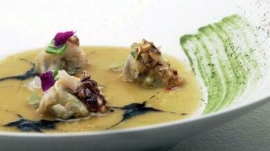 Makis de cigala real con caldo de marisco y wasabi