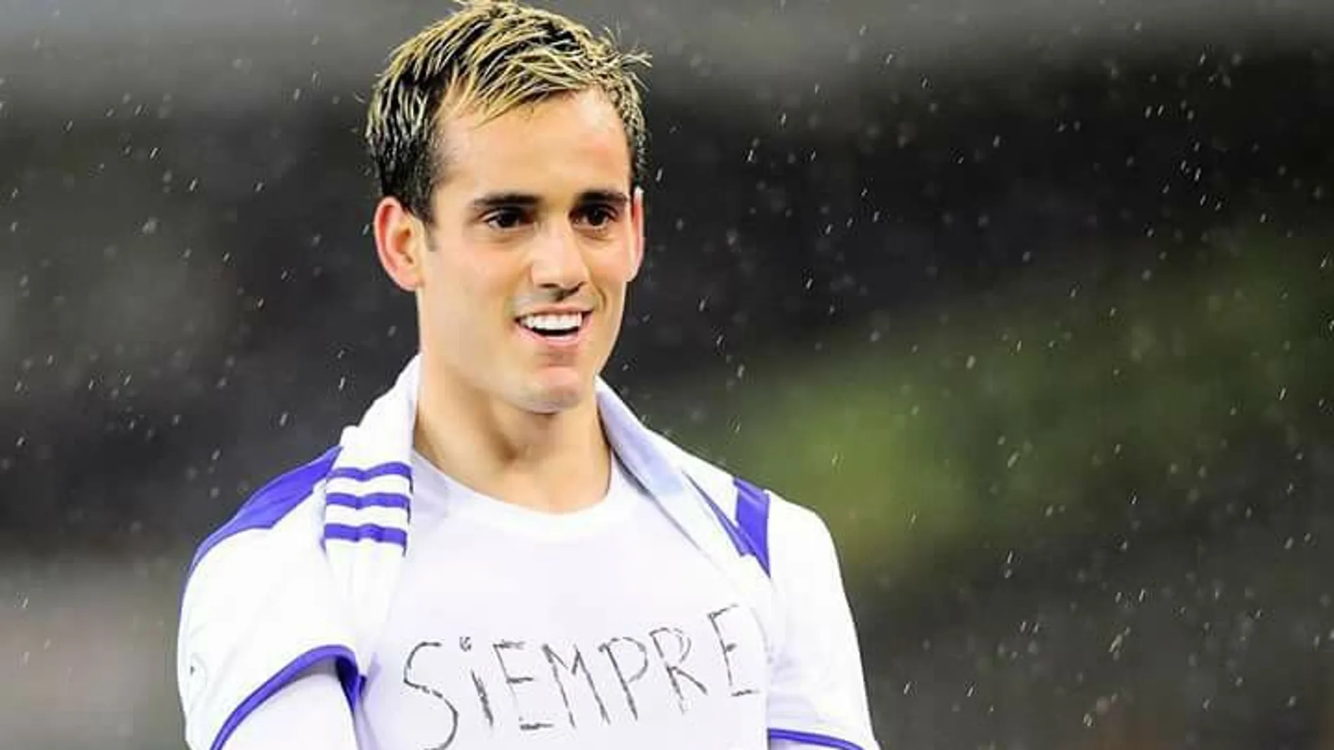 Juanmi, amonestado por mostrar mensaje en su camiseta Juanmi, amonestado por mostrar mensaje en su camiseta