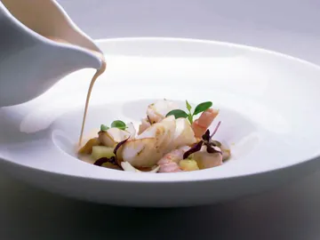 Gazpachuelo malagueño de rosada con cigalas y moluscos Gazpachuelo malagueño de rosada con cigalas y moluscos