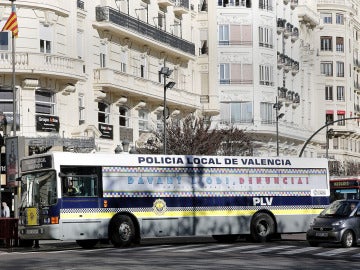 Autobús de la Policía de Valencia: "Ante el oído, denuncia"