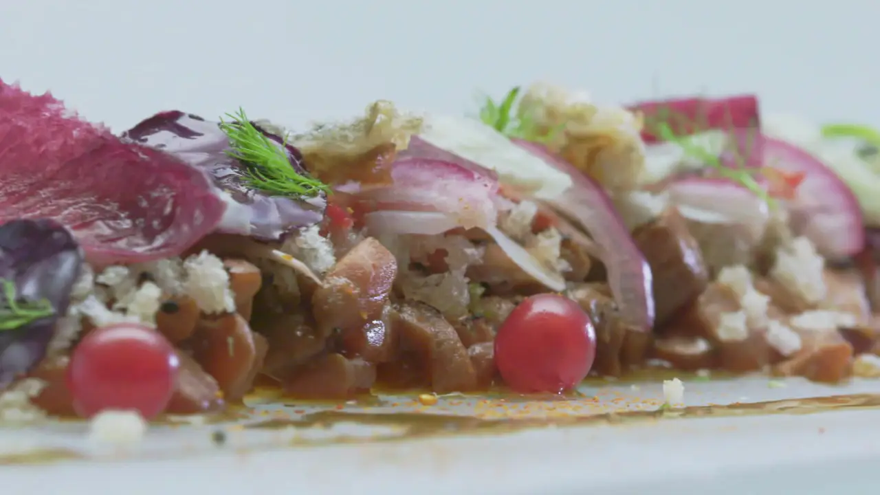 Salmón salvaje con piruletas de lombarda