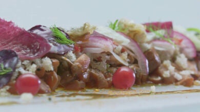 Salmón salvaje con piruletas de lombarda