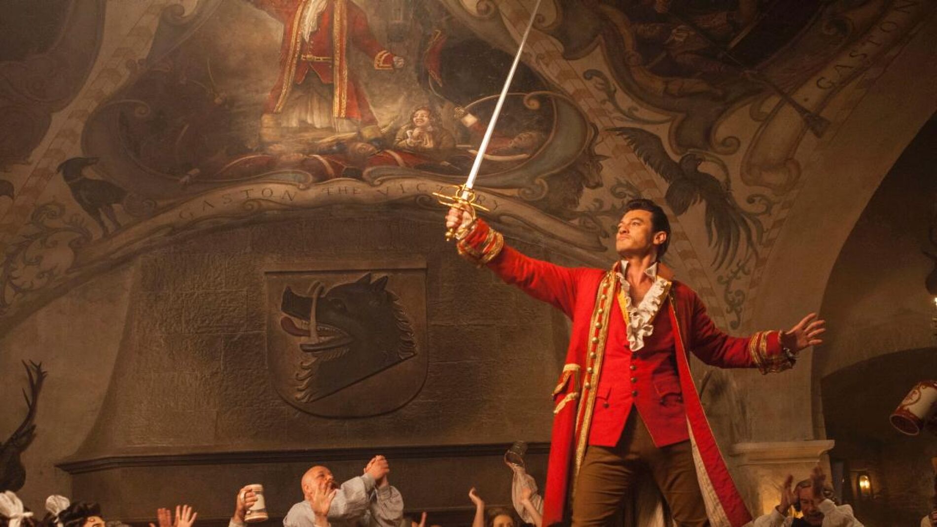 Luke Evans es Gastón en 'La Bella y la Bestia'