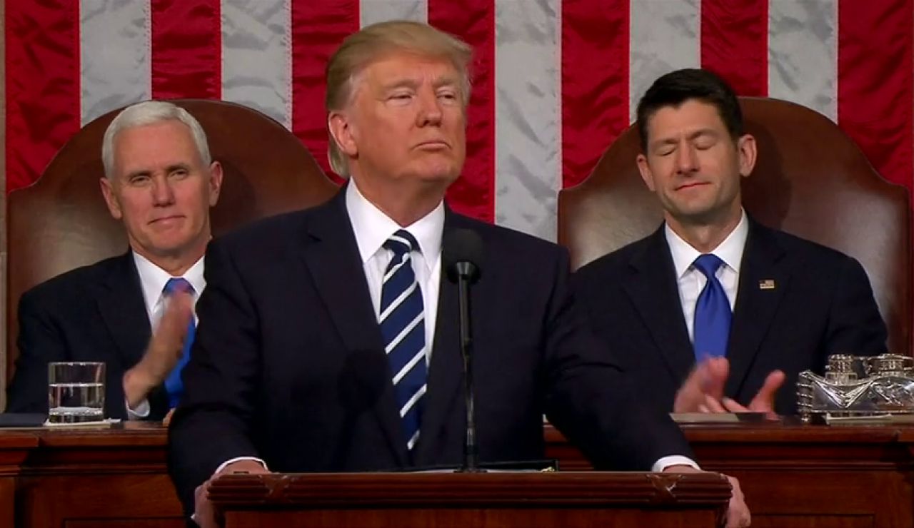 Frame 16.81569 de: Trump planea firmar la nueva versión de su veto migratorio en las próximas horas Frame 16.81569 de: Trump planea firmar la nueva versión de su veto migratorio en las próximas horas