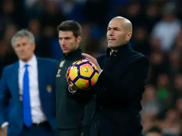 Zidane, en la banda del Bernabéu Zidane, en la banda del Bernabéu