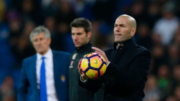Zidane, en la banda del Bernabéu