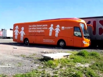 Frame 0.964602 de: La Fiscalía de Madrid abre una investigación urgente por el autobús transfóbico Frame 0.964602 de: La Fiscalía de Madrid abre una investigación urgente por el autobús transfóbico