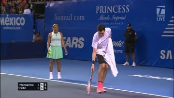 Fritz intenta salvar la polilla en pleno partido de tenis