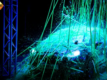 El Hombre de Negro atraviesa la barrera del líquido El Hombre de Negro atraviesa la barrera del líquido