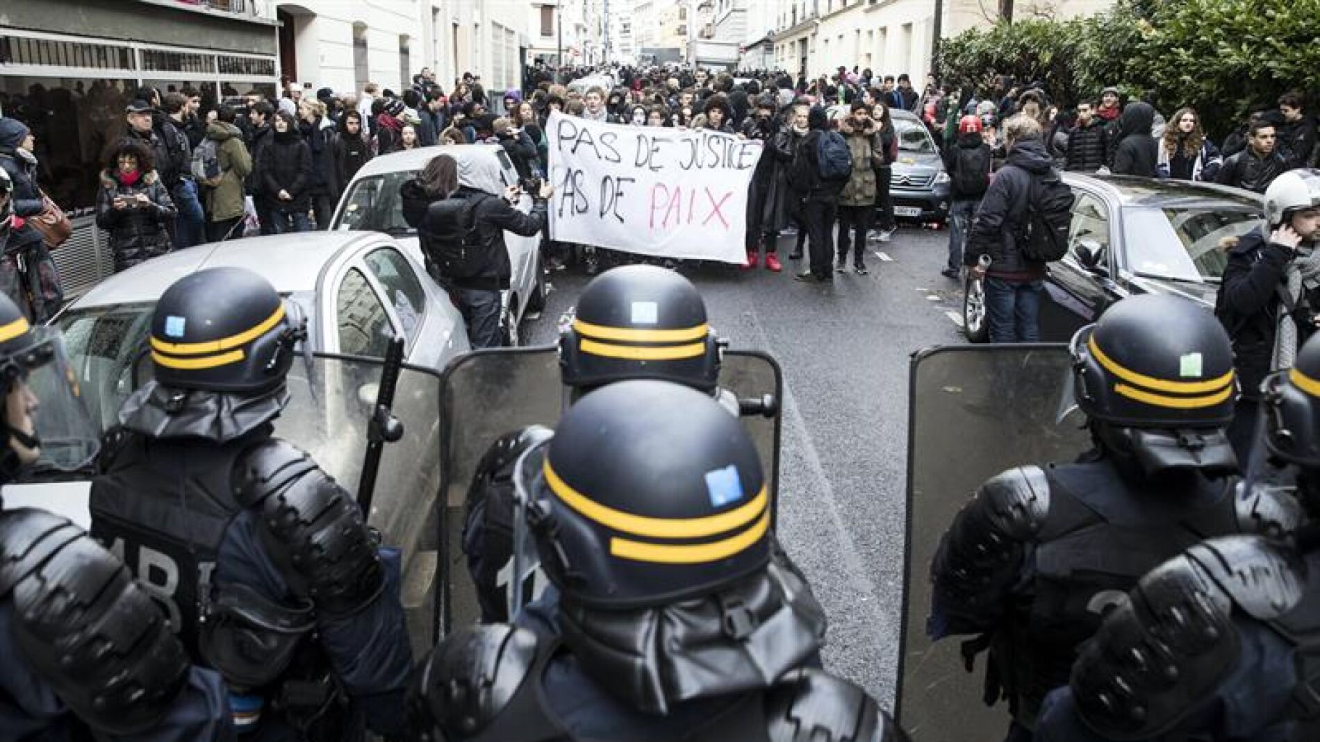 Protestas en Francia por la violaci&oacute;n de un joven