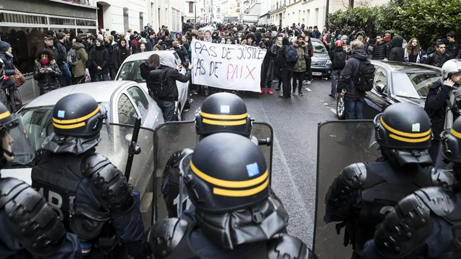 Protestas en Francia por la violación de un joven Protestas en Francia por la violación de un joven