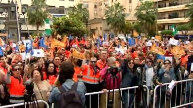 Alrededor de 1.500 personas se manifiestan en Algeciras en apoyo a los estibadores