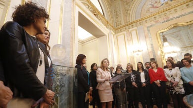 El Congreso celebra el Día Internacional de la Mujer con la reubicación del busto de Clara Campoamor, impulsora del voto femenino